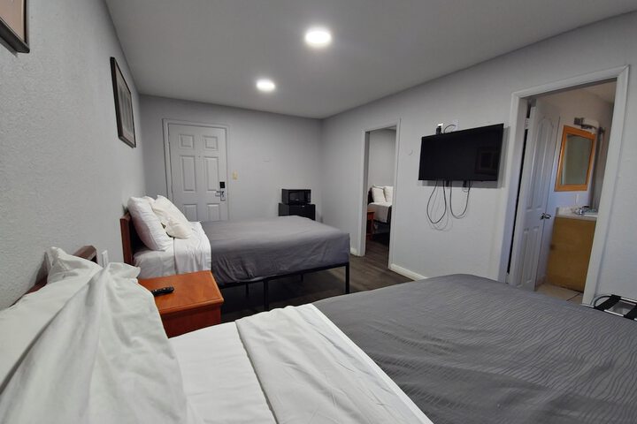 Room 8 of 17