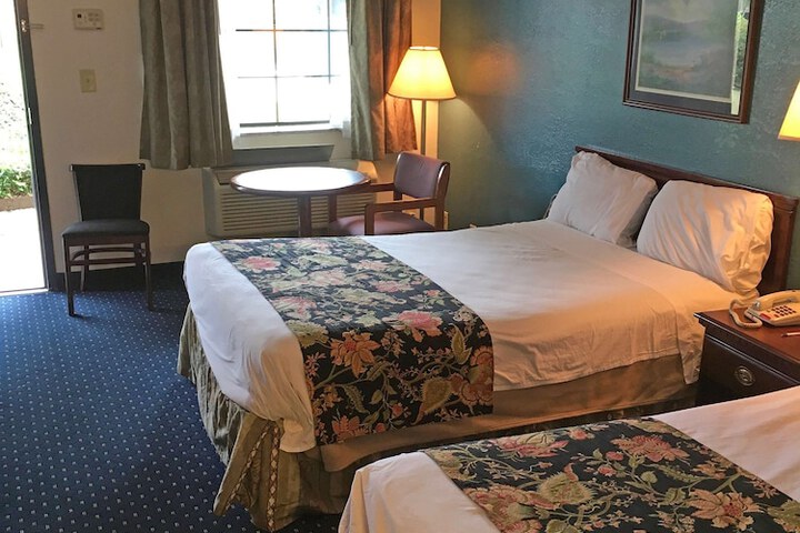 Room 8 of 12