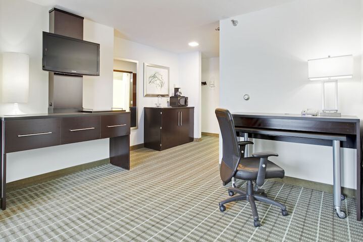 Room 11 of 40