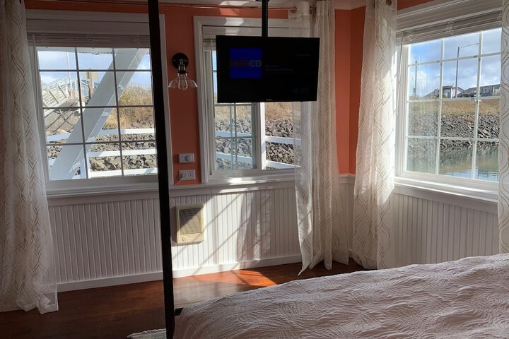 Room 35 of 83