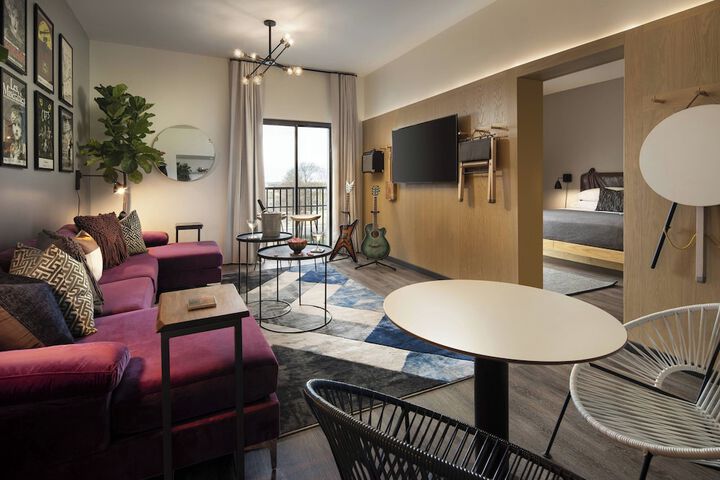 Room 14 of 50