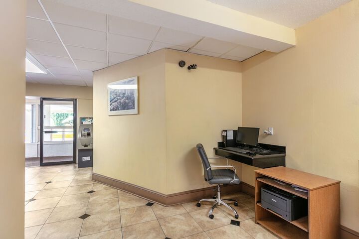 Business Center 32 of 32