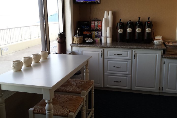 Shoreline Island Resort - Exclusively Adult