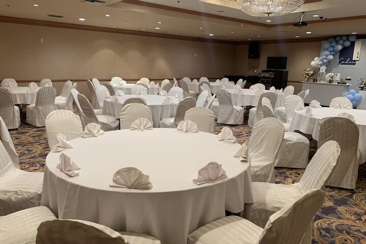 Ballroom/Hall 27 of 33