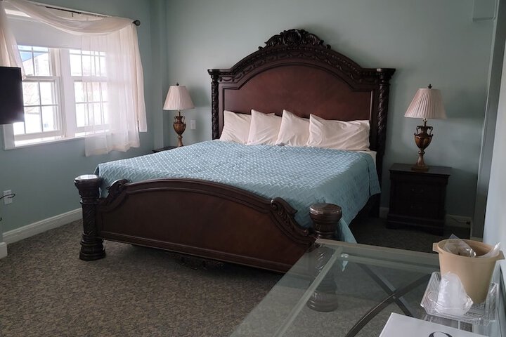 Lowell Inn