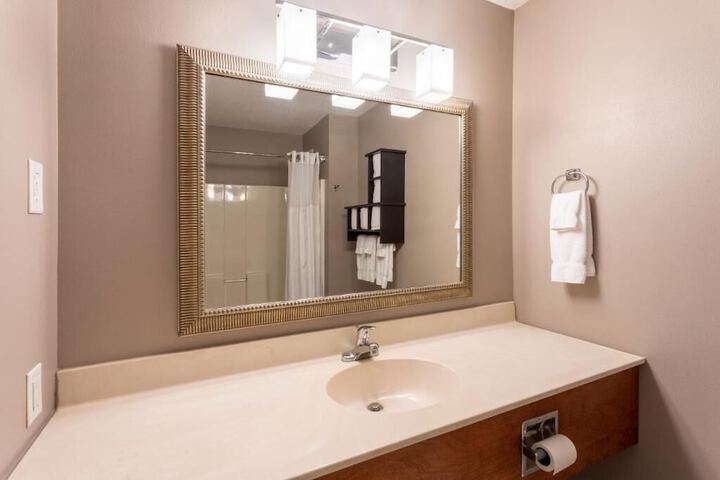 GrandStay Hotel & Suites