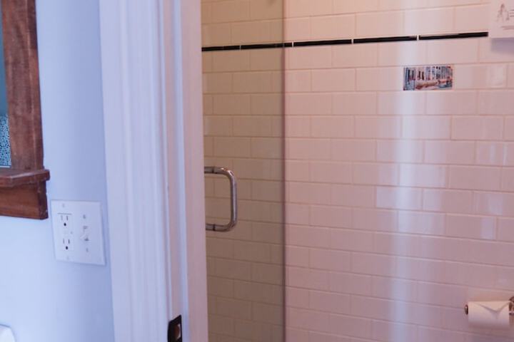Room 25 of 57