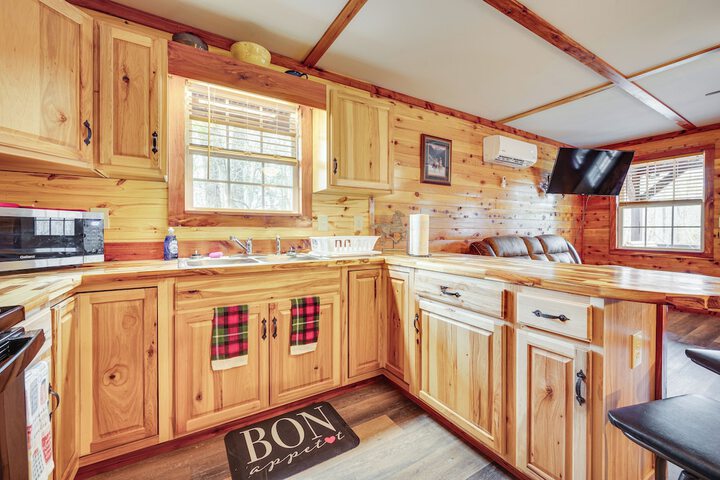 Troy Cabin w / River Access: Fish Kayak & More!