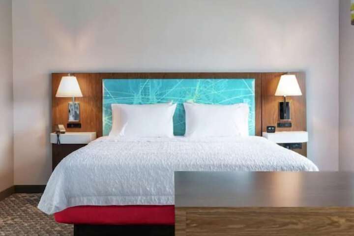 Room 4 of 8