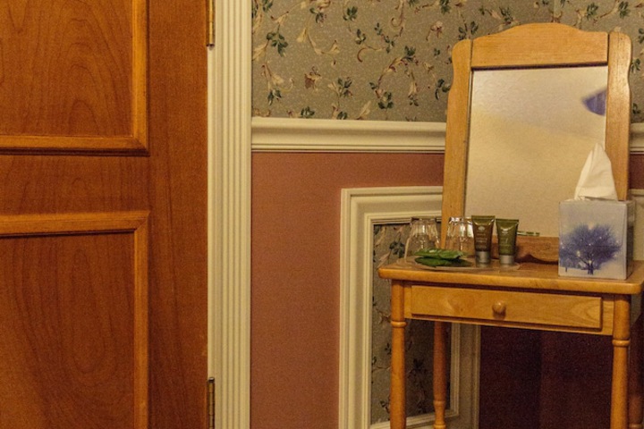 Room 126 of 223
