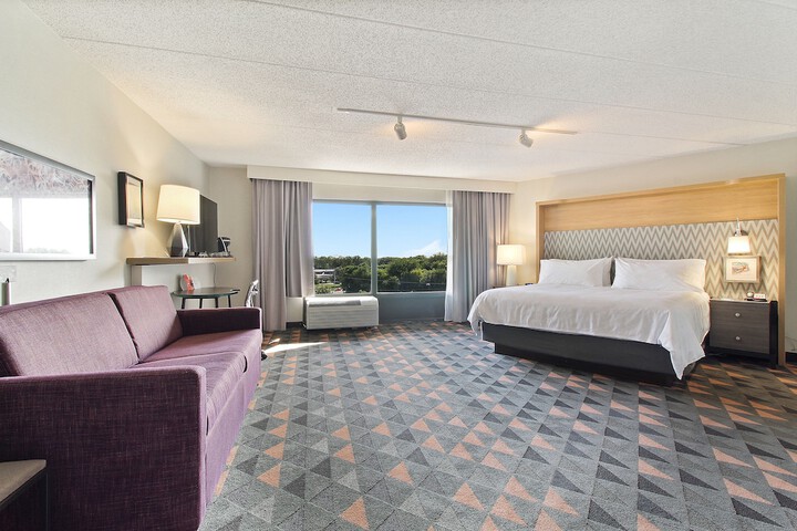 Holiday Inn Chicago Nw Crystal Lk Convention Center by IHG