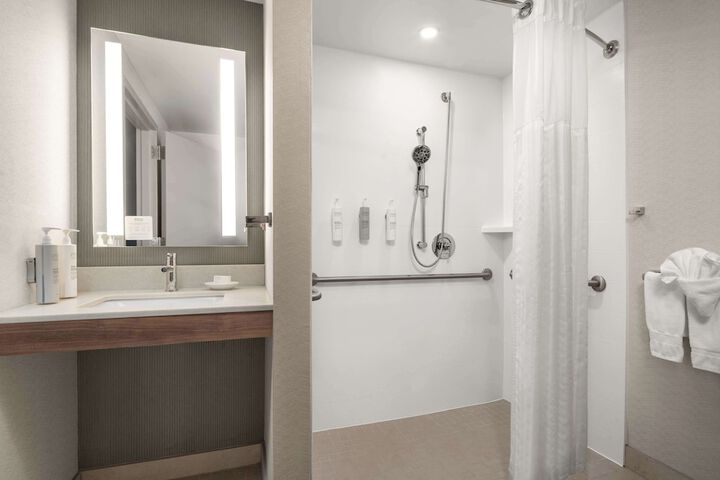 Room 15 of 42