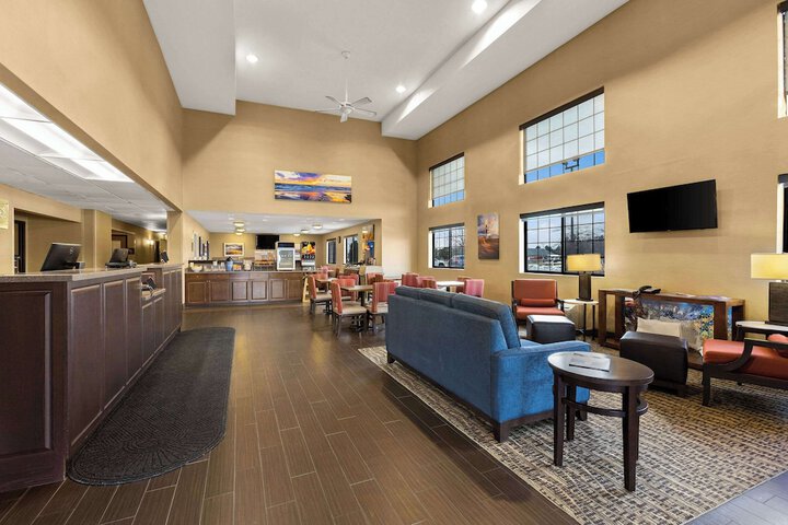 Comfort Inn & Suites Ludington near US-10