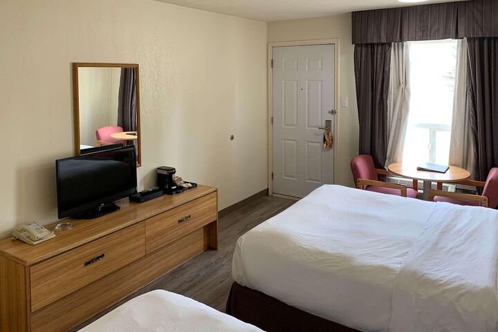 Room 11 of 16
