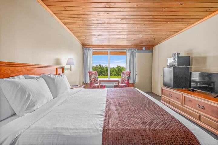 Room 27 of 33