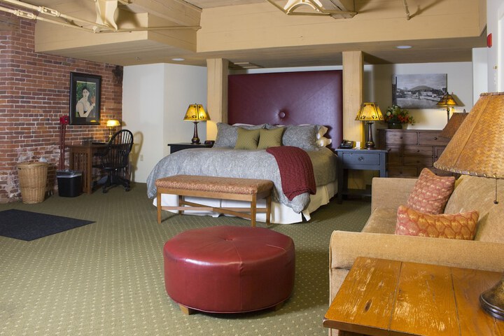 Room 27 of 128