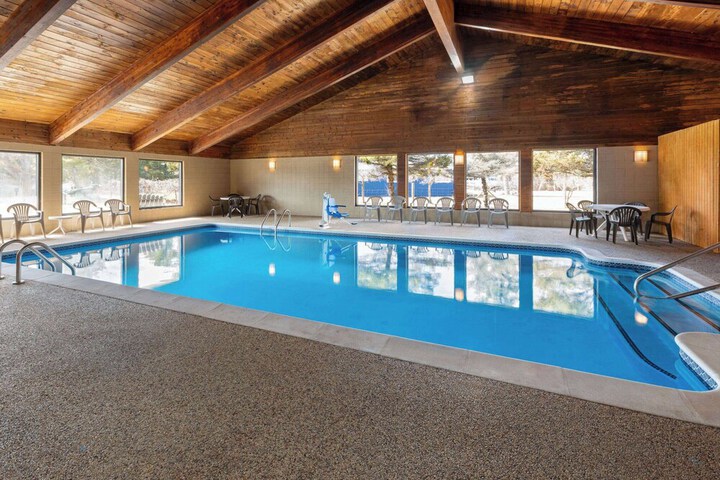 AmericInn by Wyndham Oscoda Near AuSable River