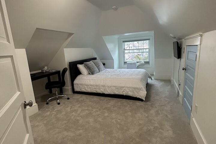 Room 10 of 19