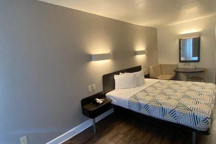 Motel 6 Manchester TN