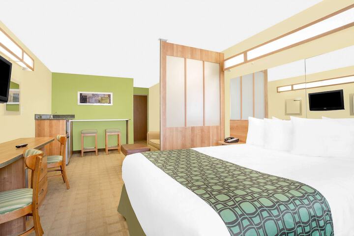 Room 8 of 16