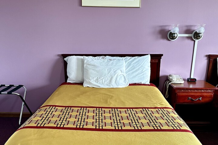 Room 42 of 53