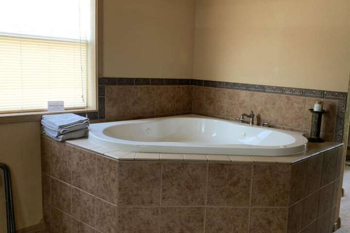 Hot Tub 34 of 39