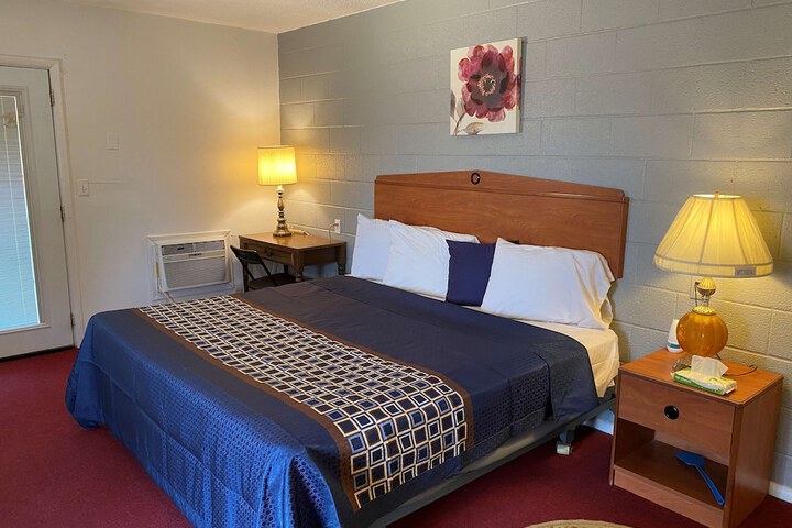 Room 26 of 38