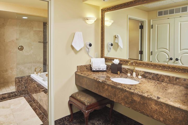 Davenport Hotel Autograph Collection