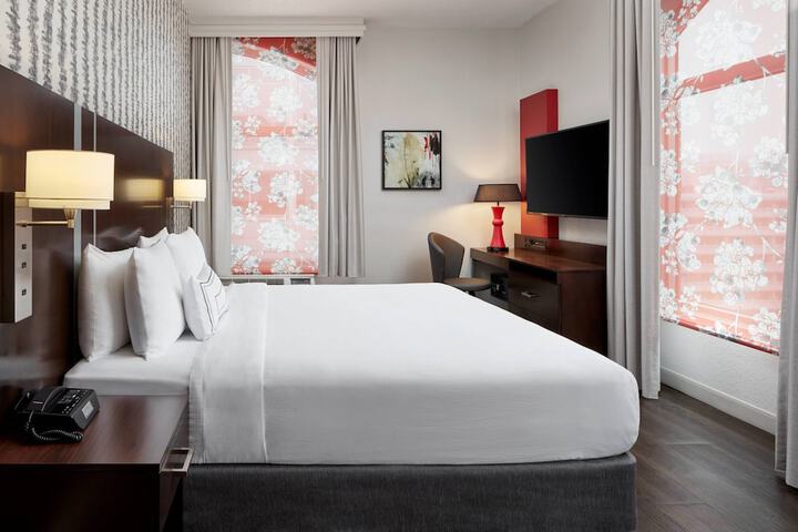 Room 15 of 32