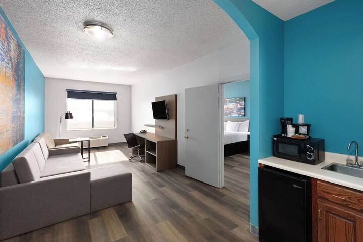 Room 9 of 30