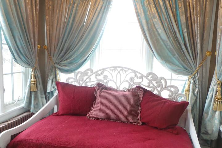 Room 50 of 90