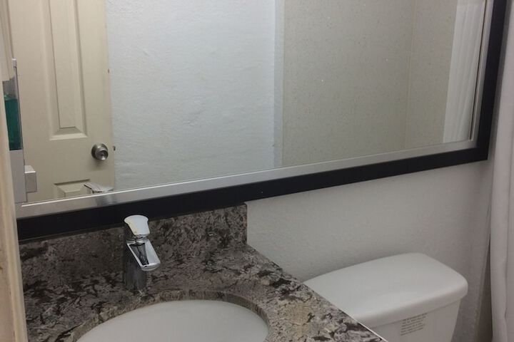 Room 13 of 21