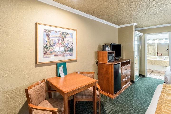Room 33 of 51