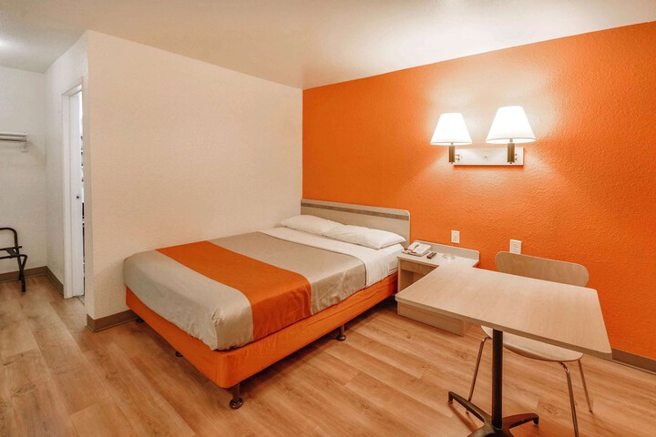 Room 15 of 30