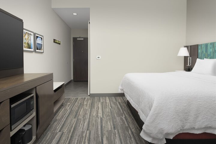 Room 27 of 34