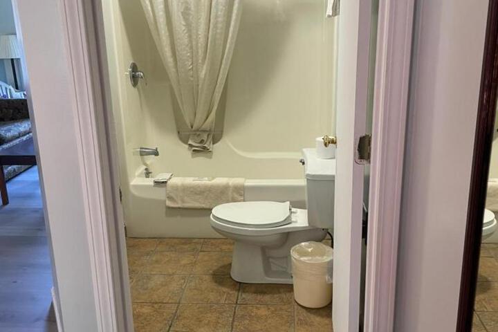Perry-O Inn & Suites