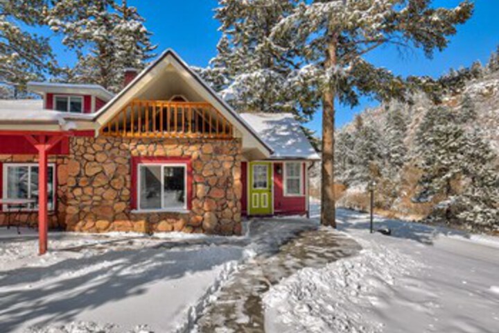 The Chipita Park Cabin