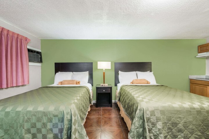 Room 12 of 17
