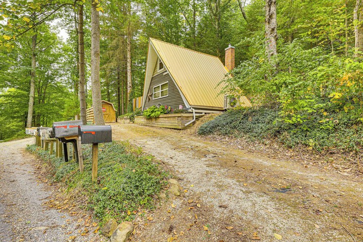 Carrollton Cabin w / Patio & Fire Pit!