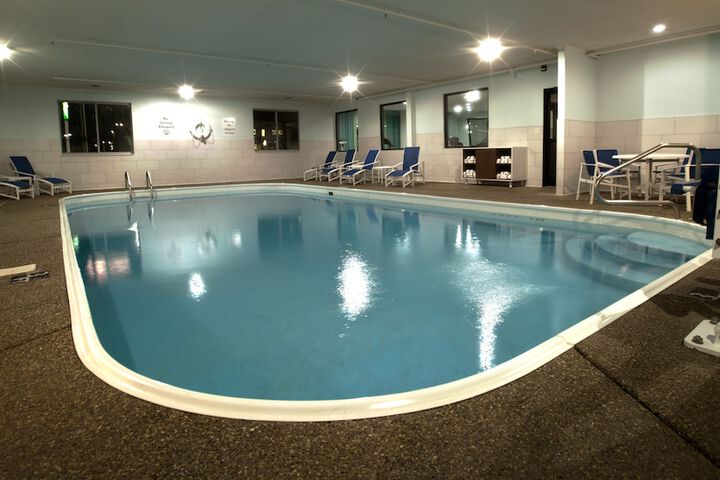 Holiday Inn Express & Suites Evansville North by IHG
