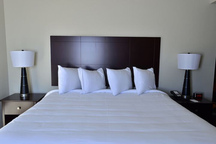 Room 32 of 106