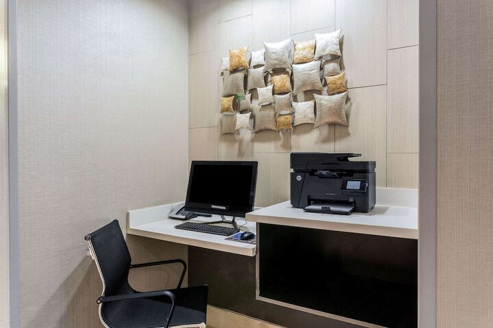 La Quinta Inn & Suites by Wyndham Odessa N. - Sienna Tower