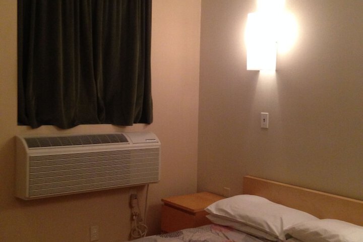 Room 9 of 71