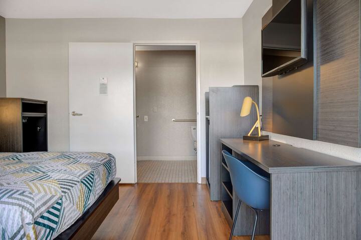 Room 27 of 39
