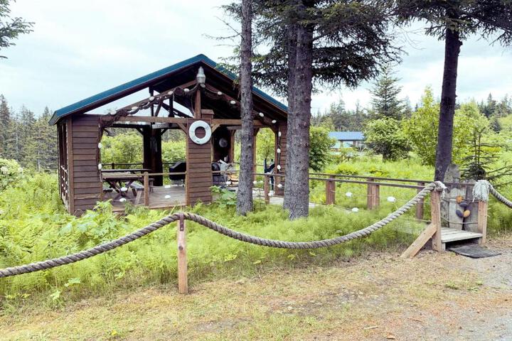 Lost Anchor Cabins - Ocean-view cabins on the bluff