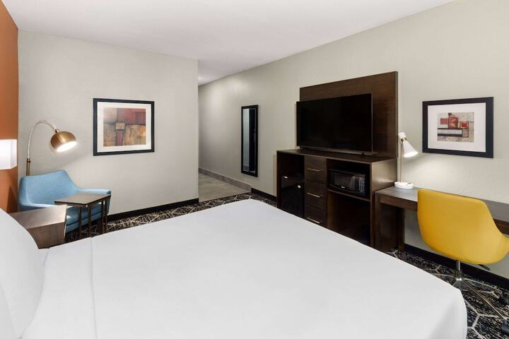 Room 15 of 42