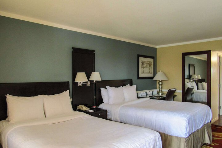 Room 33 of 71