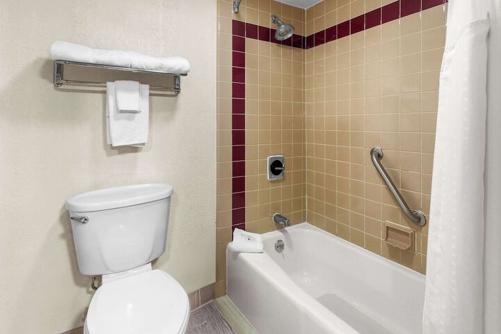 Room 32 of 54