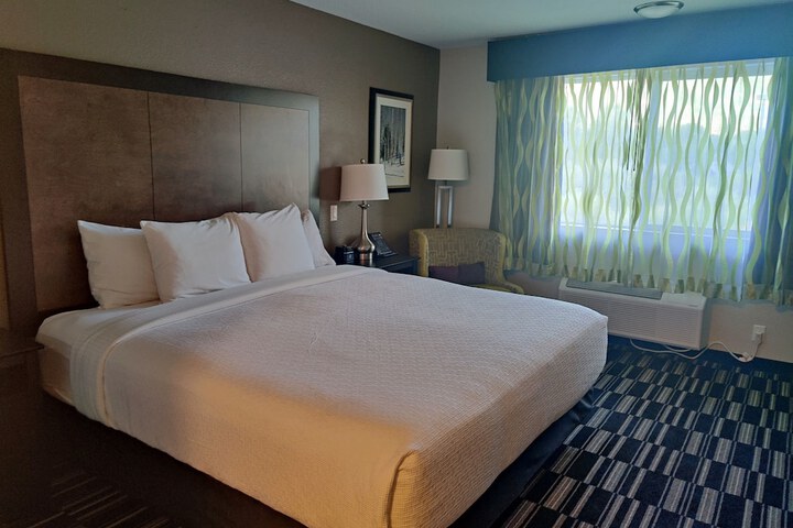 Room 12 of 37