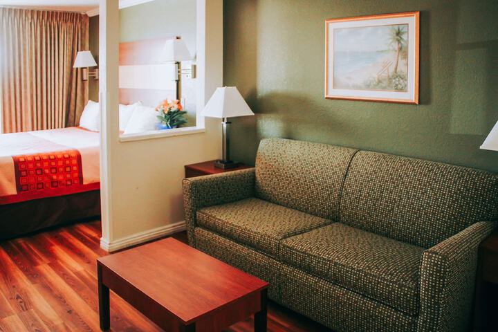 Room 33 of 48